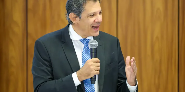 Haddad sai em defesa de arcabouço fiscal e se compromete com metas