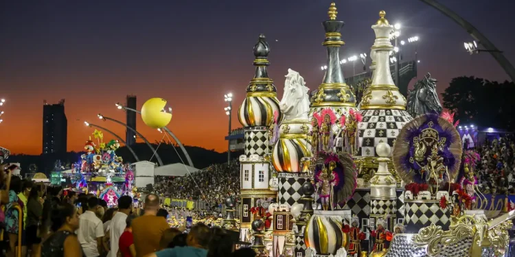 Rosas de Ouro é campeã do carnaval das escolas de samba de São Paulo