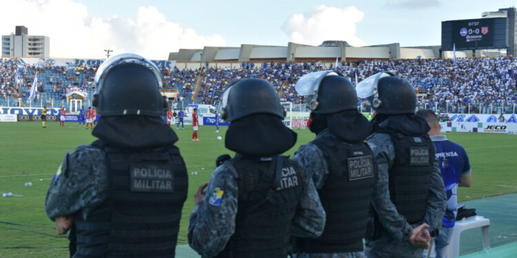 Governo libera acesso aos estádios com bandeiras e faixas a torcedores não vinculados às torcidas organizadas