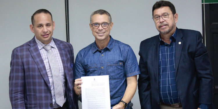 Governador assina protocolo com diretores da Optimus para construir campus tecnológico de pesquisa em Sergipe