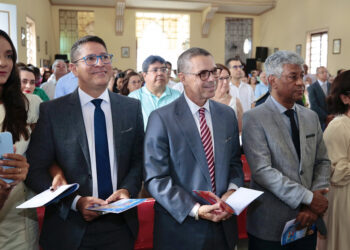 Governador Fábio Mitidieri participa de missa solene em celebração ao aniversário de 170 anos de Aracaju