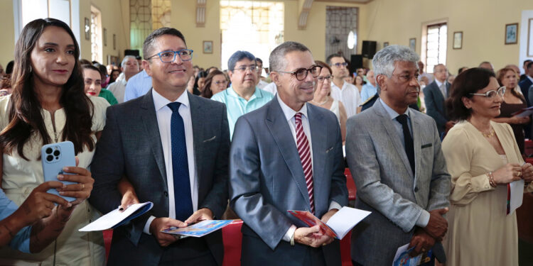 Governador Fábio Mitidieri participa de missa solene em celebração ao aniversário de 170 anos de Aracaju