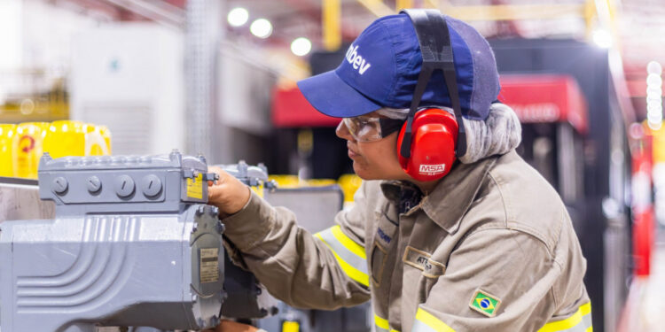 Mulheres conquistam espaço e protagonismo na indústria em Sergipe