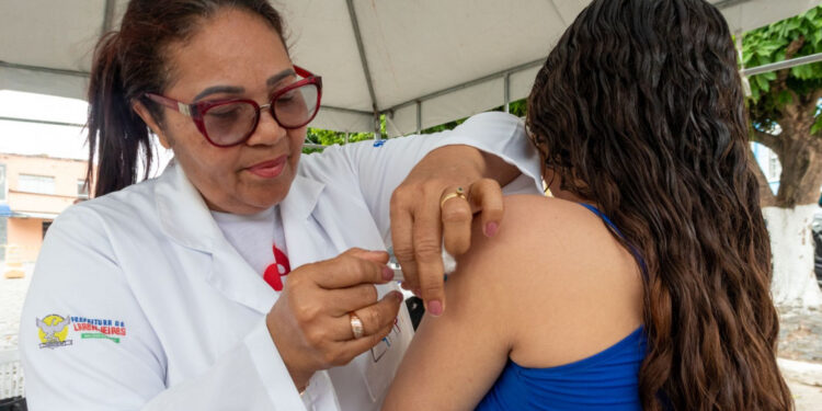 Saúde mobiliza municípios sergipanos para Dia ‘D’ de Vacinação contra dengue no próximo sábado, 22