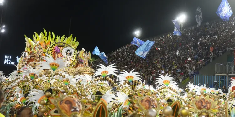 Beija-flor conquista o 15º título do carnaval do Rio de Janeiro