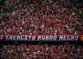 Flamengo e Corinthians têm quase metade da torcida brasileira, diz pesquisa
