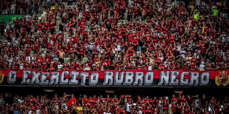Flamengo e Corinthians têm quase metade da torcida brasileira, diz pesquisa
