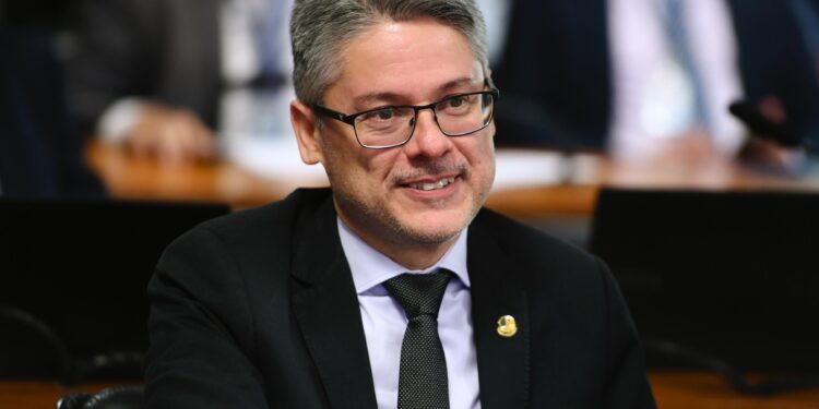 Senador Alessandro destina R$ 2,6 milhões para aquisição de tomógrafos e reforça saúde pública em Sergipe