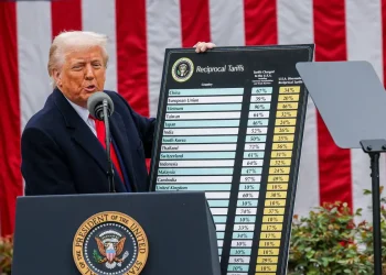 Trump anuncia taxa de 10% para produtos brasileiros