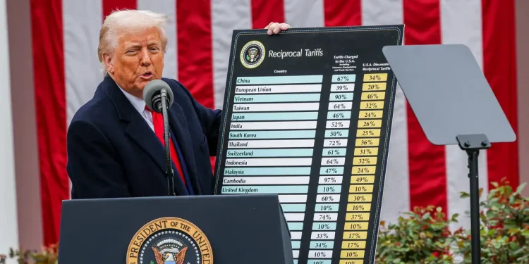 Trump anuncia taxa de 10% para produtos brasileiros