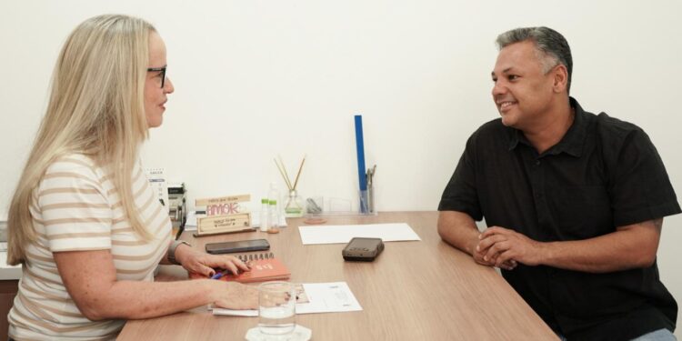 Vice-prefeita de Lagarto recebe reconhecimento do deputado Ibrain de Valmir