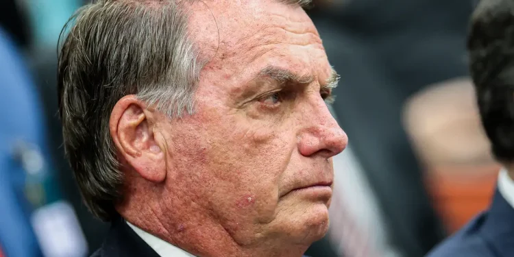 Após cirurgia, Bolsonaro tem quadro clínico estável, diz boletim