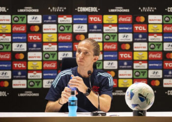 Filipe Luís, técnico do Flamengo, é monitorado de perto pelo Atlético de Madrid para vaga de Simeone