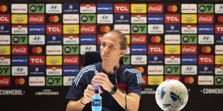 Filipe Luís, técnico do Flamengo, é monitorado de perto pelo Atlético de Madrid para vaga de Simeone