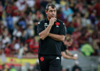 Vasco demite o técnico Fábio Carille