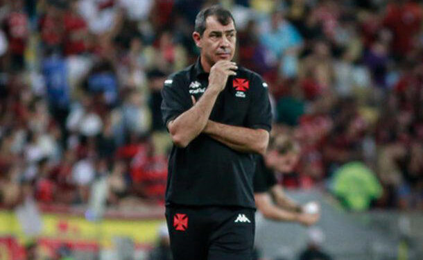 Vasco demite o técnico Fábio Carille