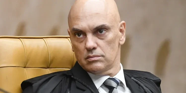 Moraes dá 48 horas para defesa de Collor entregar laudos que comprovem problemas de saúde