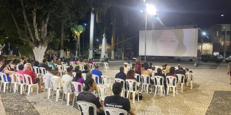 Curta-SE 23: Itabaiana recebe sessão gratuita de cinema na praça Fausto Cardoso