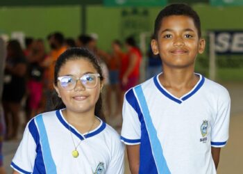 Prefeitura de Socorro entrega fardamento escolar aos alunos da rede municipal de ensino