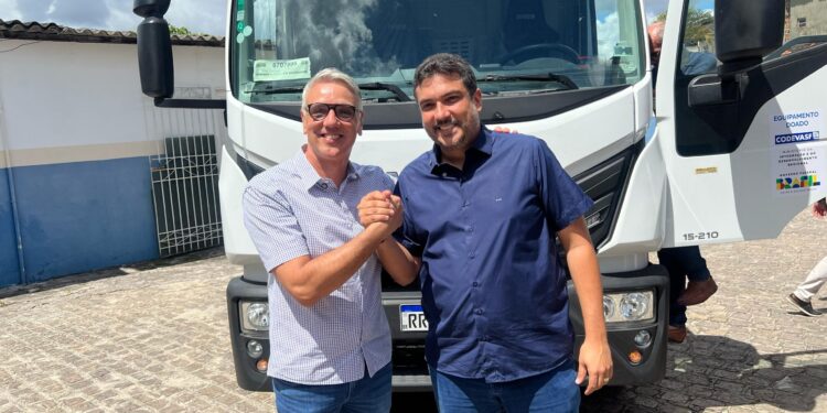 Prefeitura de Itaporanga d’Ajuda recebe doação de caminhão basculante