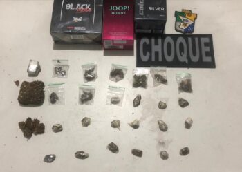 Polícia Militar prende três homens em flagrante por tráfico de drogas