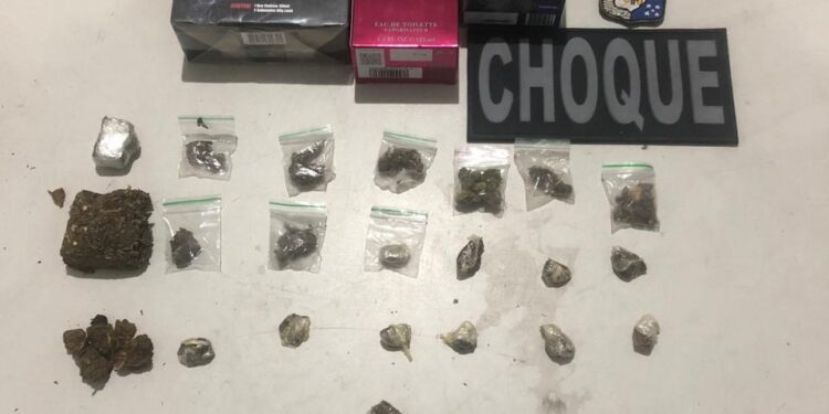 Polícia Militar prende três homens em flagrante por tráfico de drogas