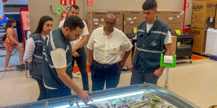 Vigilância Sanitária de Socorro realiza inspeções em supermercados para a Semana Santa
