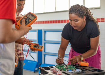 Educação profissional e tecnológica cresce no ensino médio, revela Censo Escolar