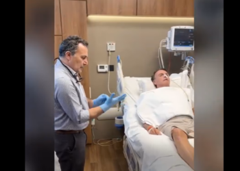 Bolsonaro divulga vídeo de retirada de sonda nasogástrica
