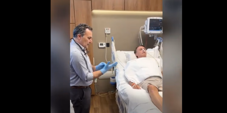 Bolsonaro divulga vídeo de retirada de sonda nasogástrica