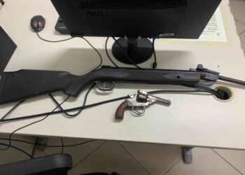 PM prende suspeito por posse ilegal de arma de fogo na capital