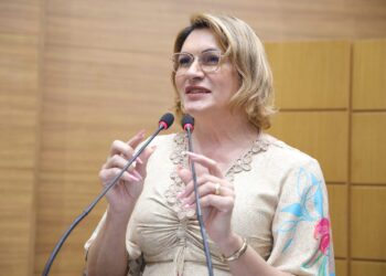 Linda Brasil denuncia gastos excessivos do TJSE para pagamento de juízes