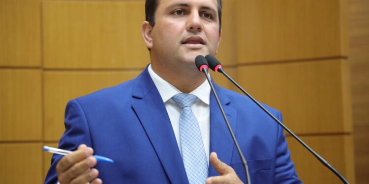 Marcos Oliveira cobra telas na ponte do Vaza-Barris e liberação de emendas