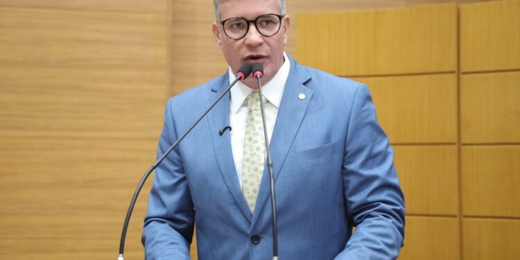 Cristiano Cavalcante destaca ampliação do Sistema Integrado da Jucese e Seplan