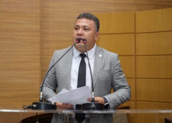 Deputado Kaká Santos propõe debate sobre uso inadequado de acostamentos