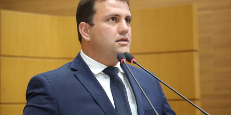 Marcos Oliveira cobra solução para crise hídrica em Sergipe