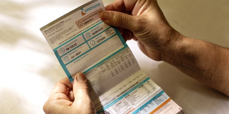 Ministério de Minas e Energia vai propor isenção de energia elétrica para 60 milhões de pessoas