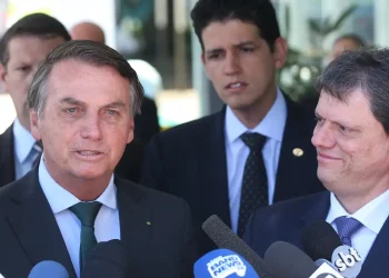 Bolsonaro indica Tarcísio e mais 14 testemunhas em processo no STF