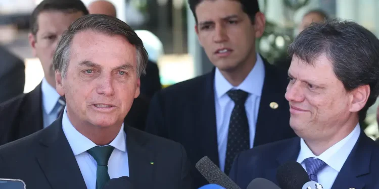 Bolsonaro indica Tarcísio e mais 14 testemunhas em processo no STF