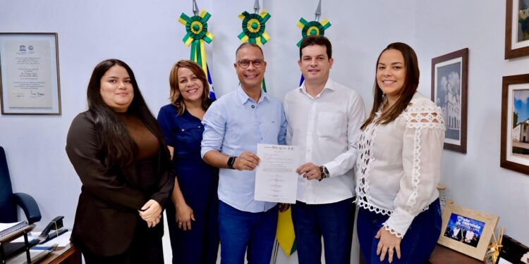 Assinada ordem de serviço para reforma  da praça Alameda das Árvores, no Eduardo Gomes