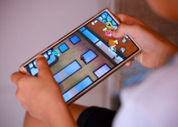 Hospital da Criança alerta sobre uso excessivo de telas entre o público infantil