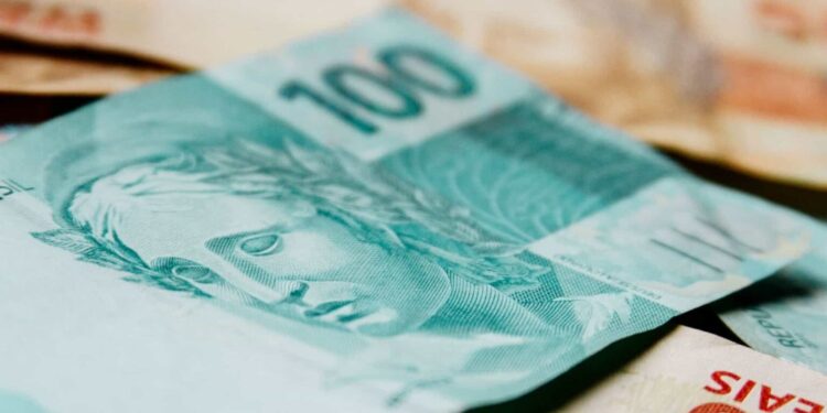 Em cenário de guerra comercial, real é a moeda que mais desvaloriza no mundo frente ao dólar