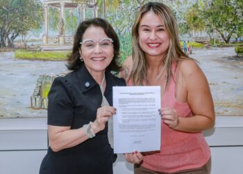 Aracaju diz basta aos fogos barulhentos; Kitty Lima e a prefeita  Emília comemoram