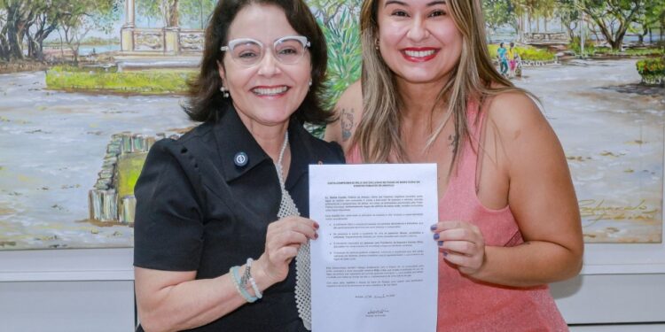 Aracaju diz basta aos fogos barulhentos; Kitty Lima e a prefeita Emília comemoram