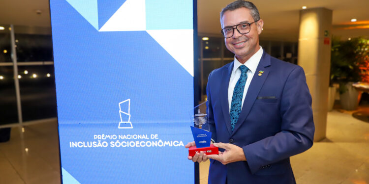 “Esse prêmio é do povo sergipano”, diz Fábio Mitidieri sobre premiação nacional por combate à desigualdade conquistada por Sergipe