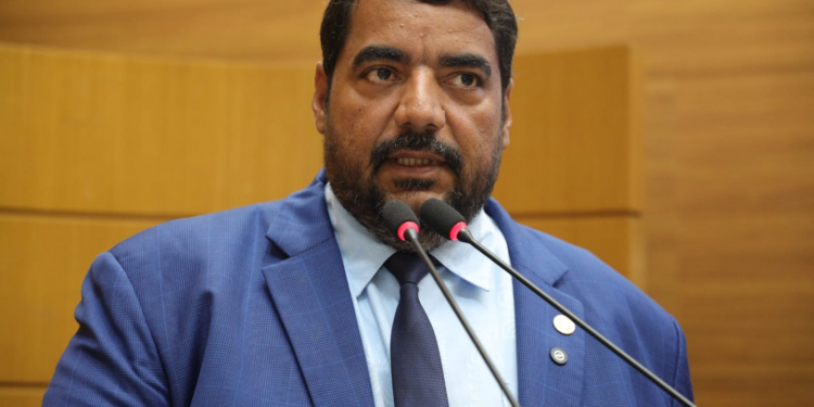 Deputado Luizão Donatrumpi critica uso de escola pública para militância partidária e defende projeto para coibir prática