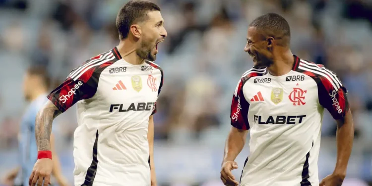 Fla vence com brilho de Arrascaeta para assumir ponta do Brasileiro