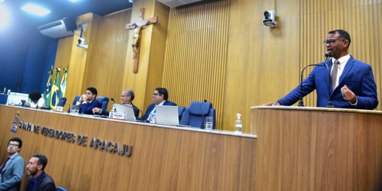 ” Hoje é um dia muito especial para todos que defendem a causa da pessoa com autismo”, destaca Sargento Byron sobre premiação para professora da rede municipal