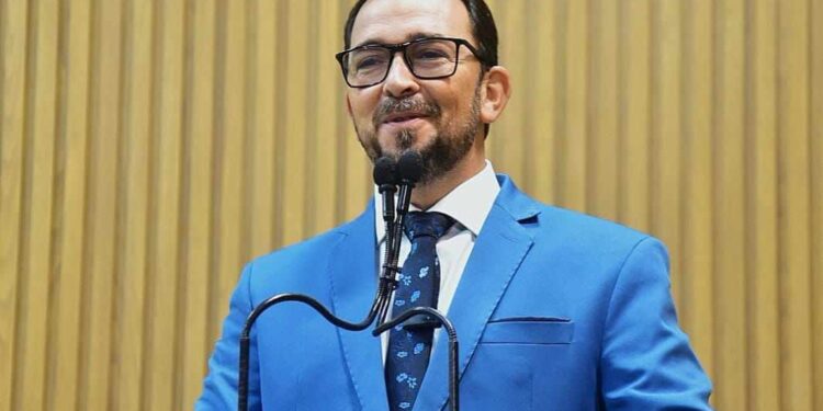 Fábio Meireles mostra preocupação com o ecossistema manguezal e cobra ação da Sema