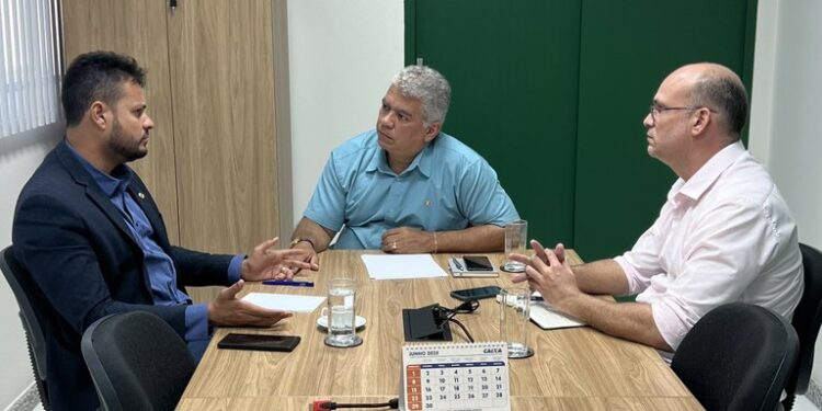 Vereador Anderson de Tuca leva demandas da população à SMTT
